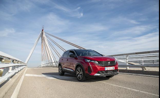 Nuevos Peugeot 3008 y 5008, los líderes SUV se renuevan