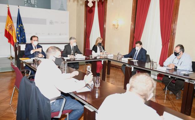 Marlaska impulsa la futura Ley de Cuerpos Penitenciarios con los sindicatos de prisiones