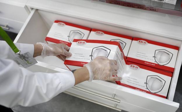 La Junta dará una mascarilla al día al personal del Hospital tras la denuncia de los trabajadores