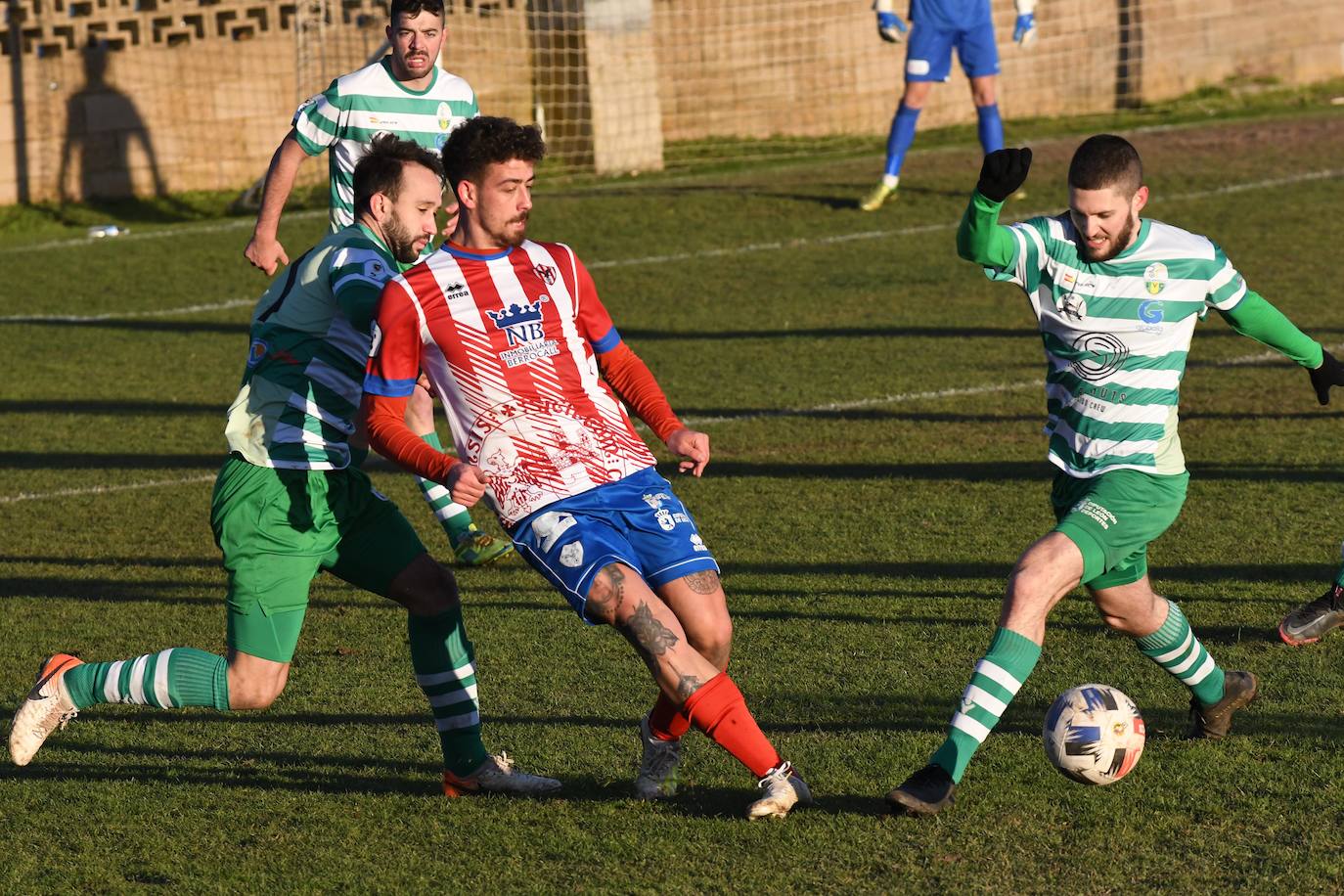 La Virgen y el Atlético Bembibre se reparten los puntos en Los Dominicos