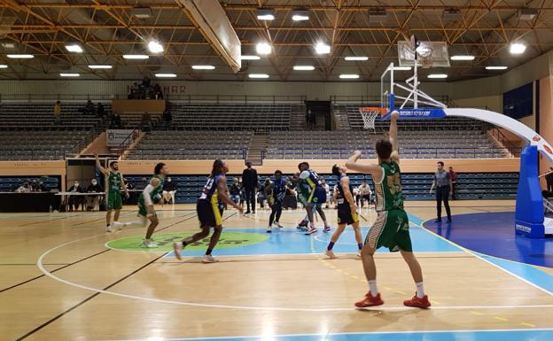 El Ciudad de Ponferrada cede en un partido que tenía controlado