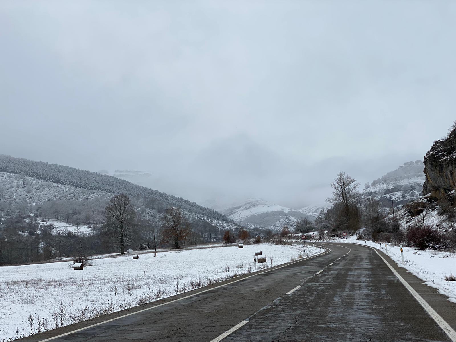 La nieve obliga al uso de cadenas en varios tramos de la red principal de carreteras de la provincia de León