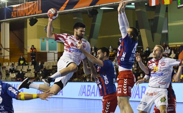 Cadenas: «Necesitamos mejor criterio y balonmano en ataque»