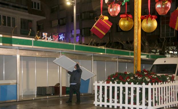 La Feria de Artesanía y Regalo Navideño se traslada a la Plaza de las Cortes Leonesa y reduce sus expositores