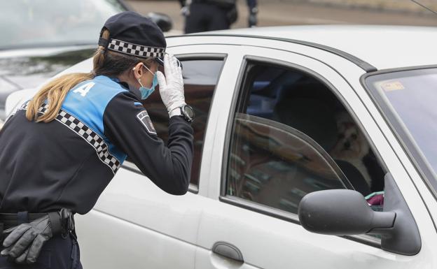 La Policía Local de León inicia una campaña especial de control de las tasas de alcohol y drogas en conductores