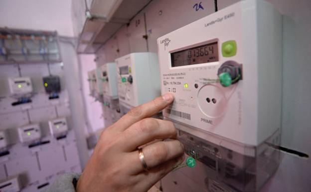 El 50% de las familias atendidas por Cruz Roja tiene que elegir entre pagar gastos básicos o calentar sus hogares