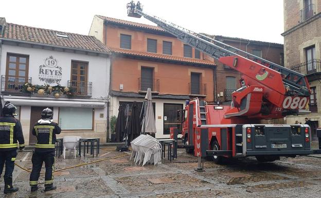 Fallece un hombre en Villafer por inhalar monóxido de carbono procedente de su brasero