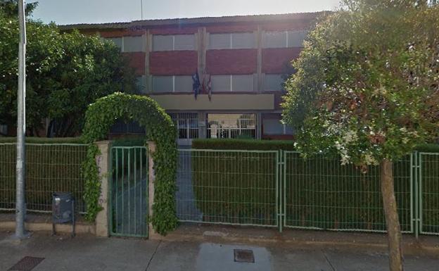 El PSOE denuncia que las obras en el colegio de Santa María del Páramo lleva paralizada más de un año