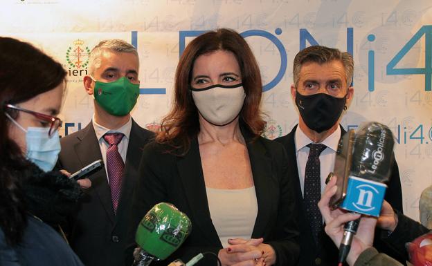 La consejera de Empleo no cree que sea «el momento adecuado» para subir el SMI y si el de «bajar impuestos»