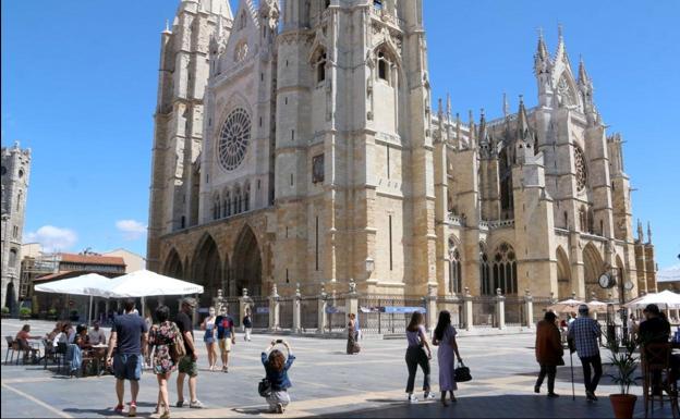 El Ayuntamiento de León presenta a la ciudad como destino turístico a los profesionales del sector