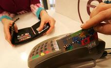 Los españoles prefieren pagar con tarjetas al contado sin recurrir al crédito