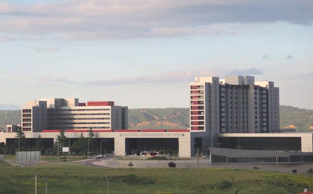 Los sanitarios del Hospital de León temen los excesos navideños: «En la tercera semana de enero veremos si lo hemos hecho bien»