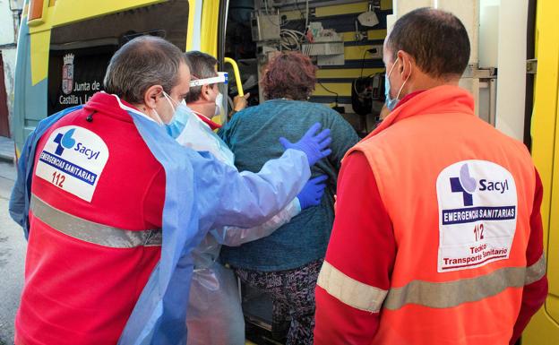 Atendida una mujer en un incendio declarado en una vivienda de un bloque de Ciudad Rodrigo