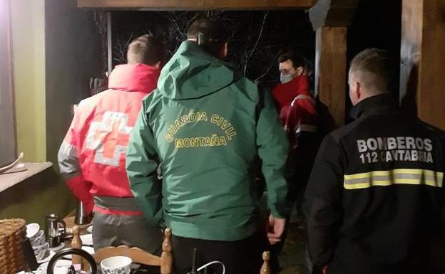 Rescatan en Nochebuena a una familia con un niño de 6 años perdida en el monte en Cantabria