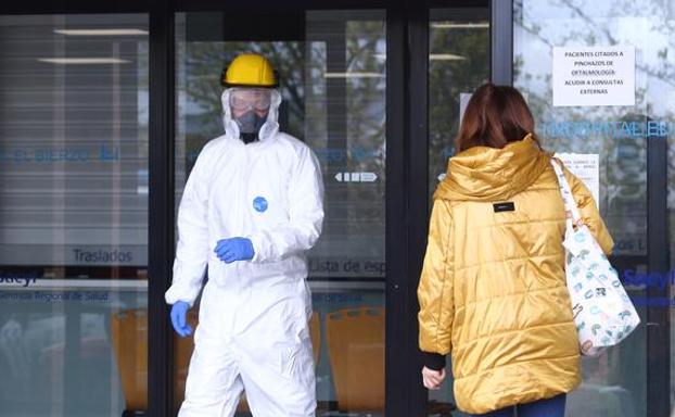 Un baño de realidad llamado covid: del 'es cosa de los chinos' a los casi mil muertos en hospitales leoneses