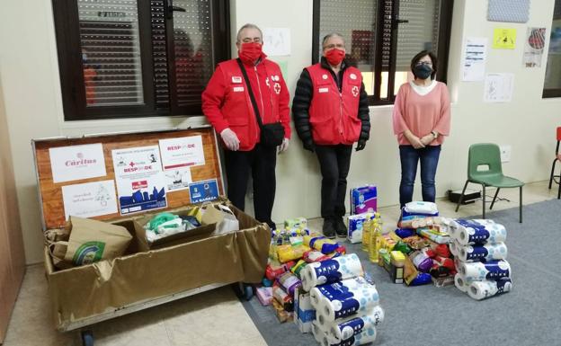 La Campaña 'Músicos solidarios' de La Bañeza recauda 50 kilos de alimentos para Cáritas y Cruz Roja
