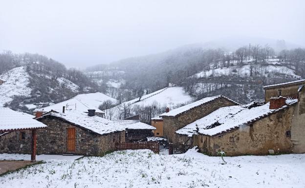 La nieve obliga a cortar el tráfico en tres carreteras de la provincia de León