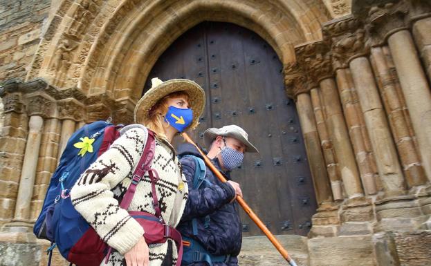 Mañueco reafirma la «apuesta inequívoca» de la Junta para «poner en valor» el Camino de Santiago ante el próximo Año Jacobeo