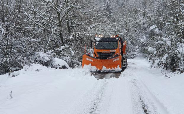 La nieve y el hielo impiden la circulación por cuatro carreteras de León