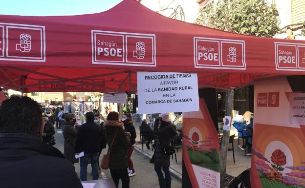 El PSOE recoge «medio millar de firmas» para respaldar su queja por la situación sanitaria en Sahagún