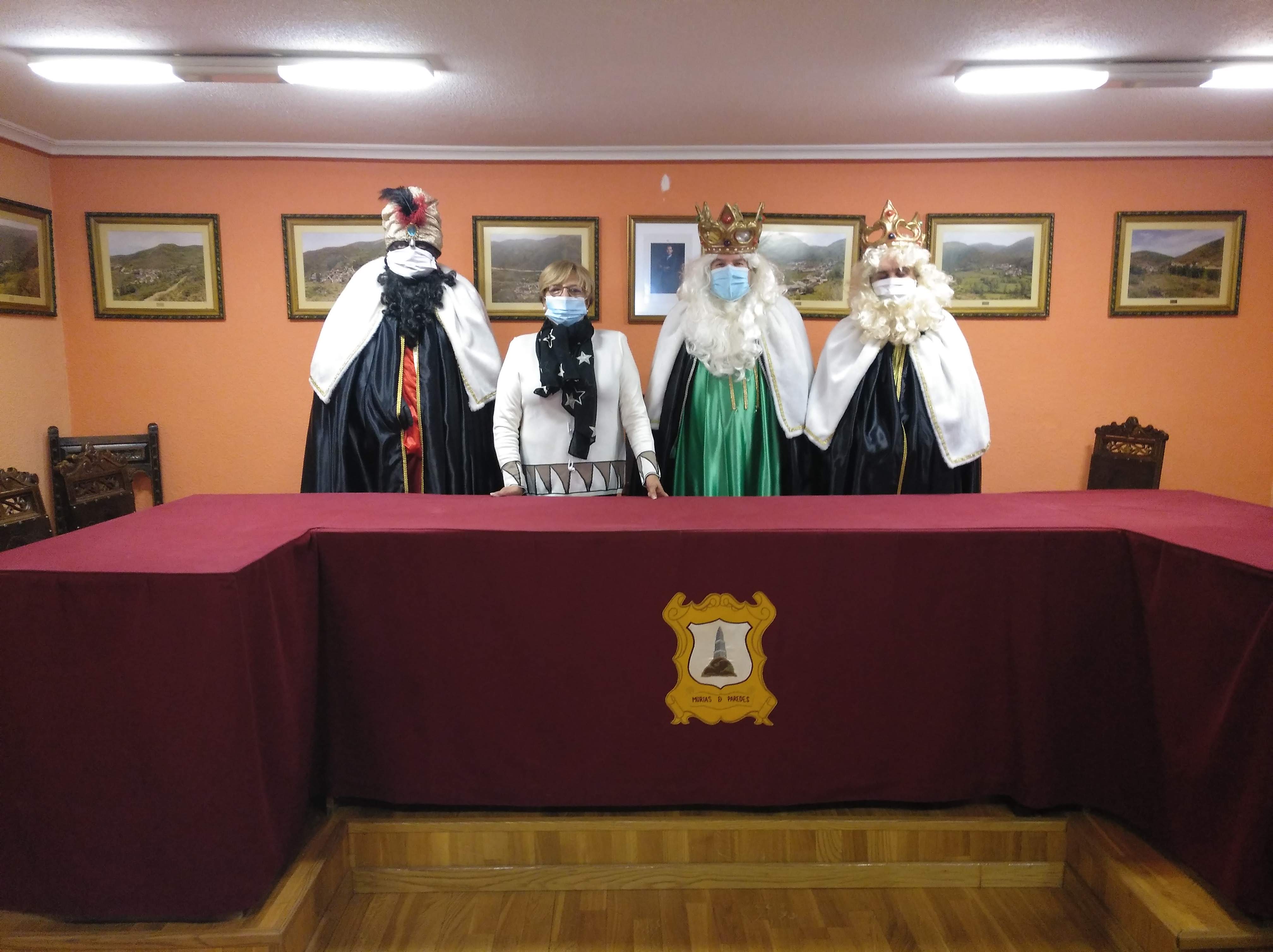 El Ayuntamiento de Murias de Paredes se comunica con los Reyes Magos por videollamada