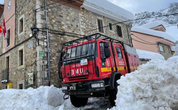 León se congela, el termómetro cae a -10º y la UME se desplaza a Posada de Valdeón