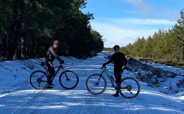 La nieve y el distanciamiento marcaron la prueba MTB 'La Virginiana'