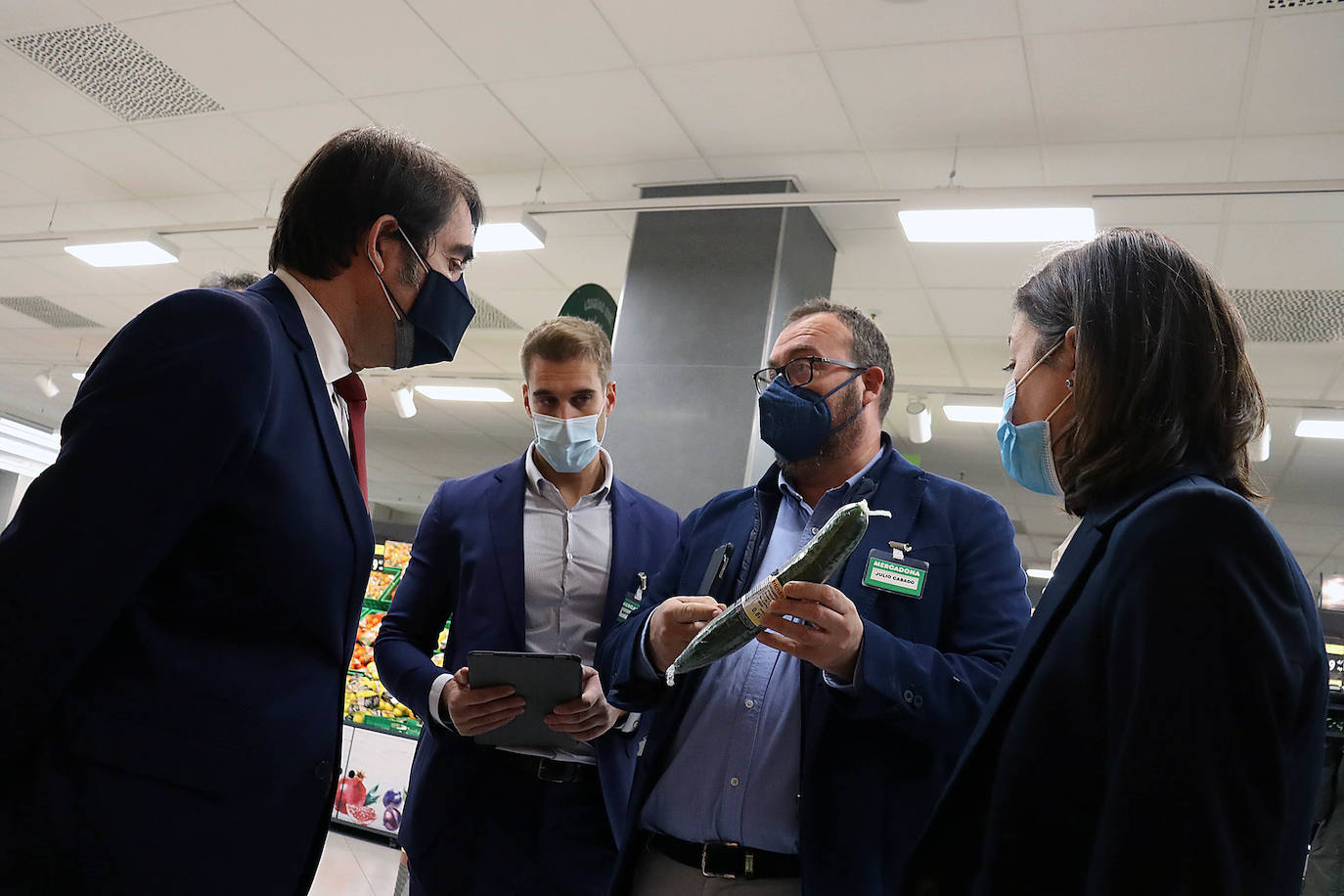 Suárez-Quiñones visita Mercadona en el Centro Comercial León Plaza