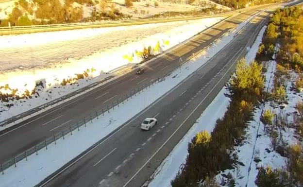 La nieve impide la circulación en cuatro vías de la provincia de León