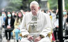 El Papa institucionaliza la presencia de las mujeres en el altar