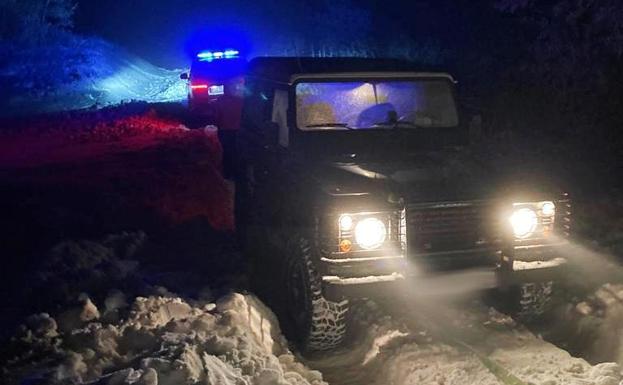 La Guardia Civil rescata a dos personas atrapadas en la nieve en el puerto de Foncebadón