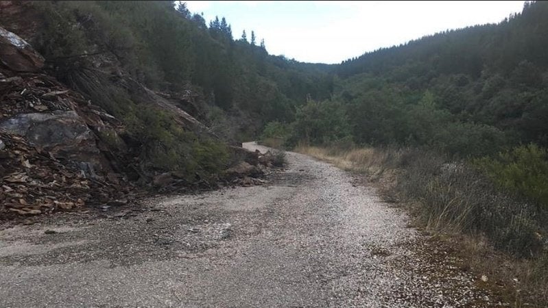 Silván pide inversión para la reapertura de la carretera entre Santa Marina del Sil y Congosto, «cerrada desde hace años»