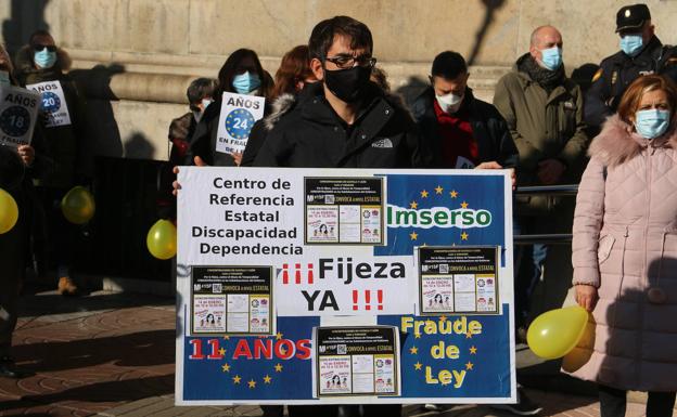 Los trabajadores públicos interinos de León exigen «el cese del abuso de la temporalidad»