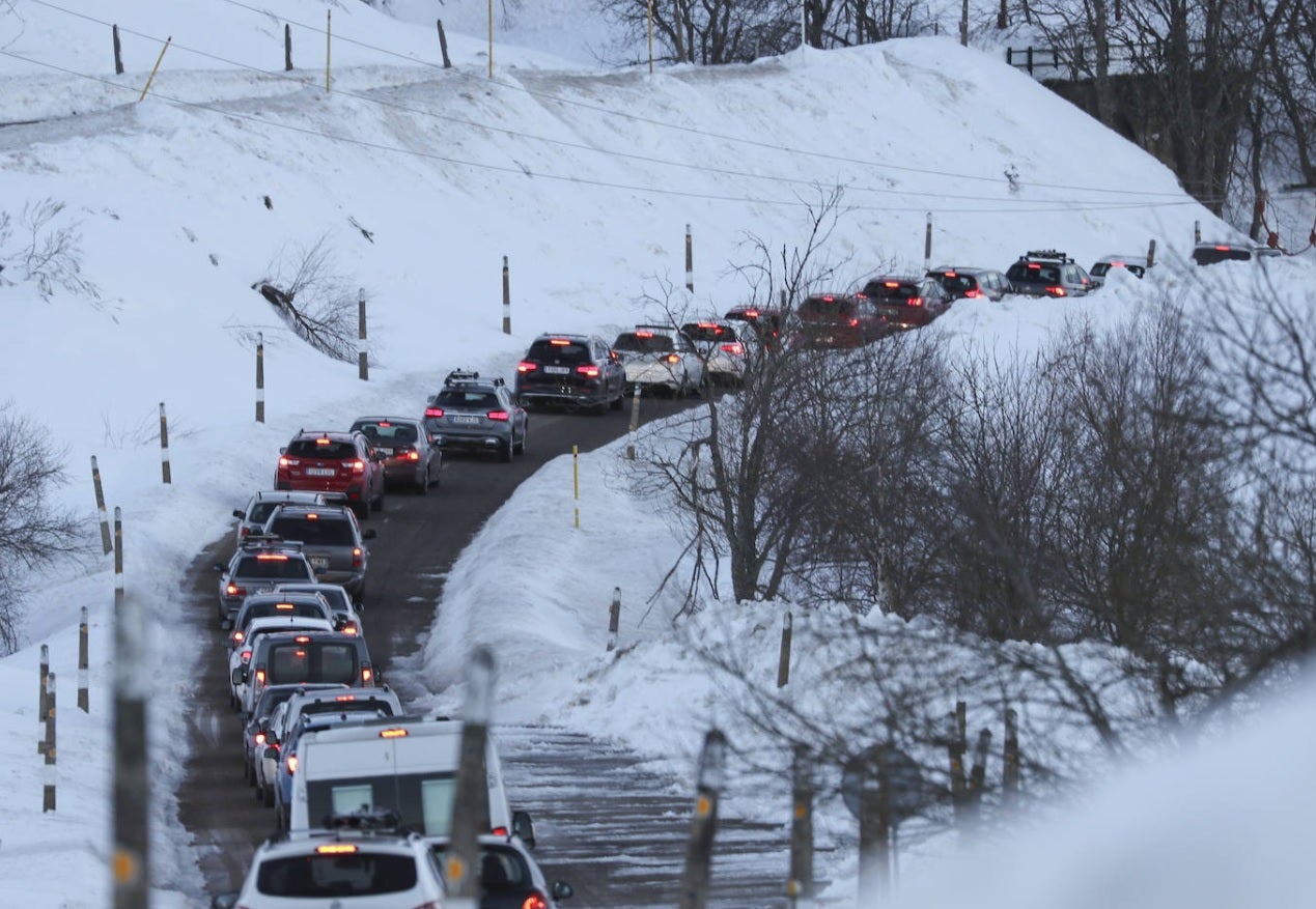 Controles en los accesos a Valgrande-Pajares