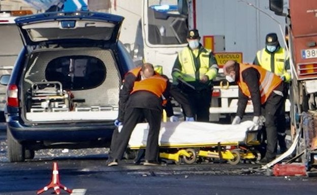 Tres camioneros muertos en un atropello en Tordesillas cuando intentaban sofocar el incendio en el vehículo de un compañero