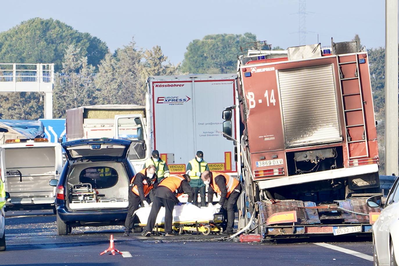 Tres personas muertas atropelladas al tratar de auxiliar a un camión accidentado en Tordesillas