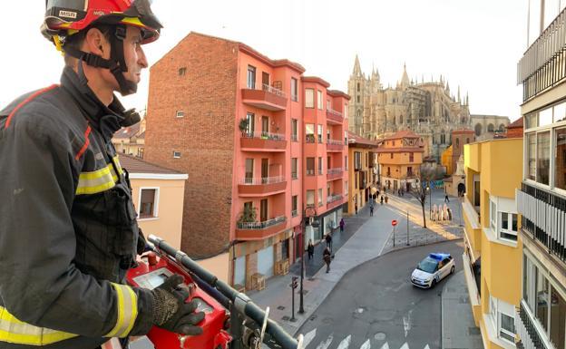 León suma 16 nuevos bomberos profesionales y actualizará con la Diputación el convenio de colaboración