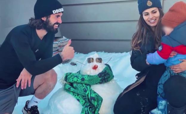 Sara Sálamo e Isco Alarcón hacen un «muñeco de hielo nivel experto»