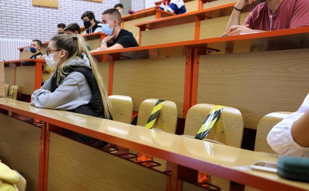 CSIF pide suspender los exámenes en la Universidad y que las clases sean online ante la tercera ola de la pandemia