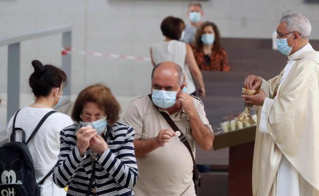 El Supremo rechaza la petición de Abogados Cristianos de suspender las restricciones en los lugares culto