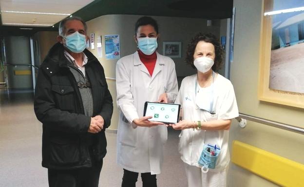 La AECC en León humaniza la estancia hospitalaria con 'Conectablets', un programa pionero que se estrena en la provincia