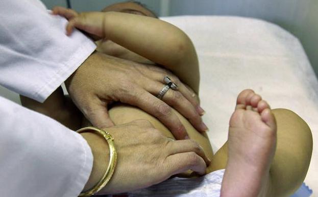 Puente de Domingo Flórez lamenta que la supresión del servicio deje sin atención pediátrica a un centenar de niños en la zona básica de salud