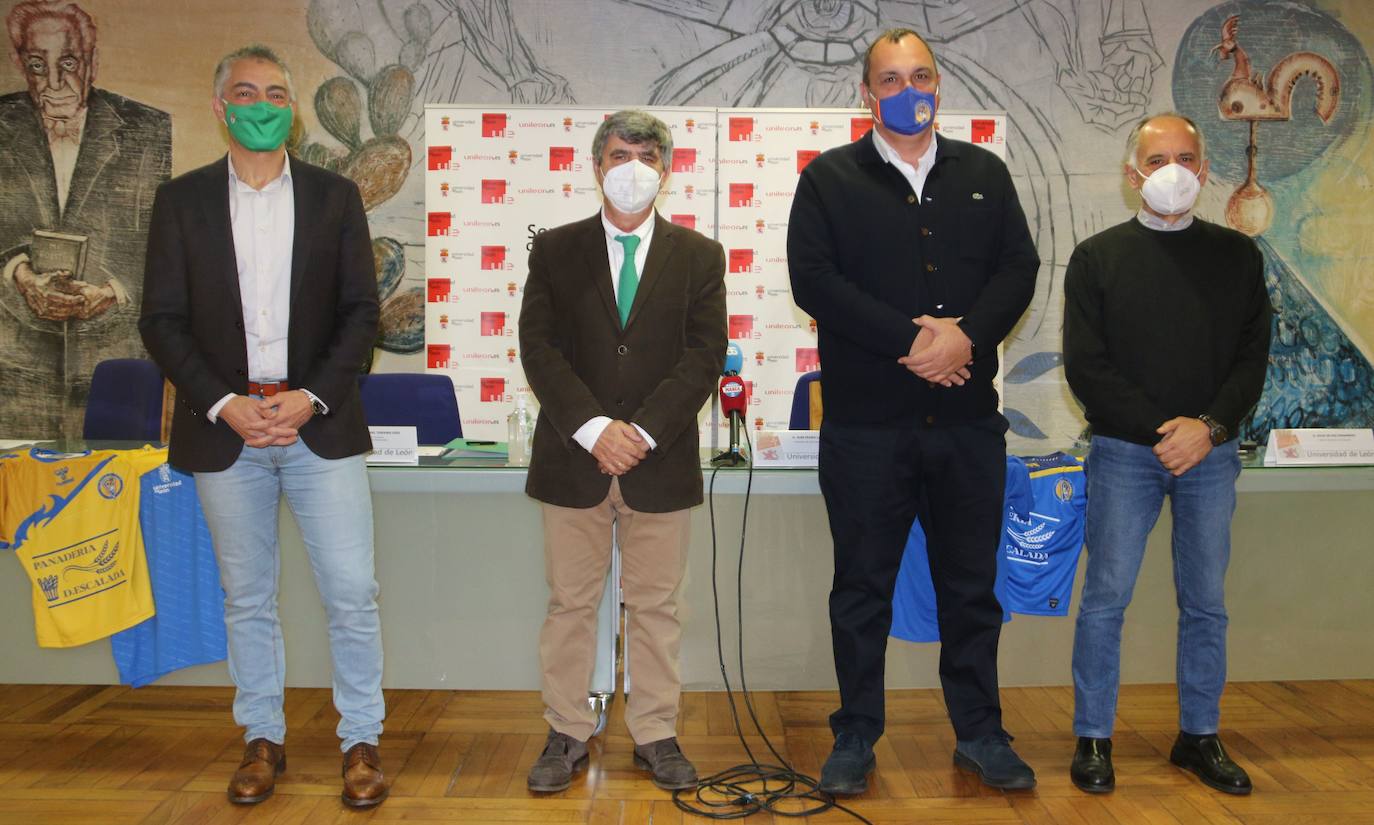 Firma del acuerdo marco entre la ULE y el Olímpico