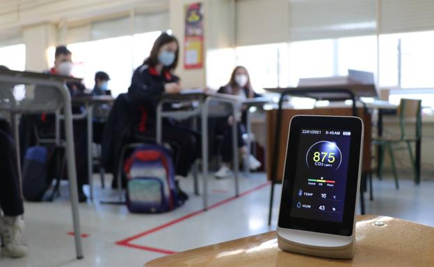 Los primeros medidores de CO2 adquiridos por la Junta para las aulas llegarán este lunes a León
