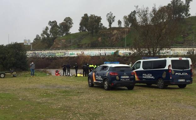 Mueren dos trabajadores que limpiaban el río Guadiana en Badajoz