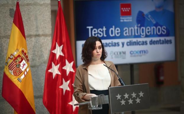 Ayuso carga contra el «lamentable» papel de Sánchez en la pandemia