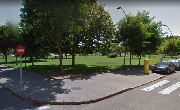 La Policía Local pone 11 multas a cinco personas por beber en la calle, no guardar distancia y saltarse el cierre perimetral de León