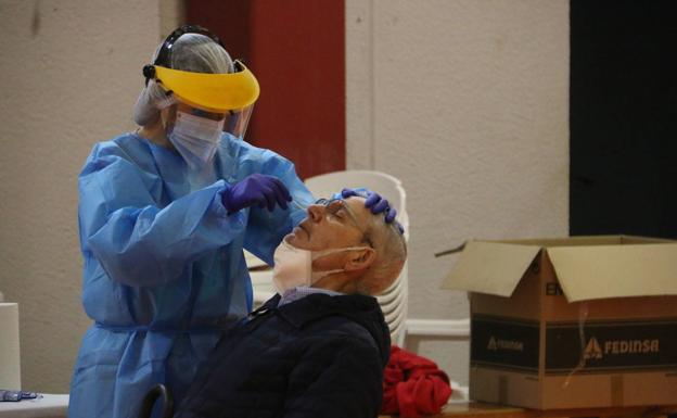 Siete positivos tras 1.075 test en el cribado masivo de Boñar, realizado tras «pasar la línea roja» en incidencia