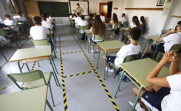 La Junta cierra cinco aulas en León y la provincia mantiene 49 cerradas