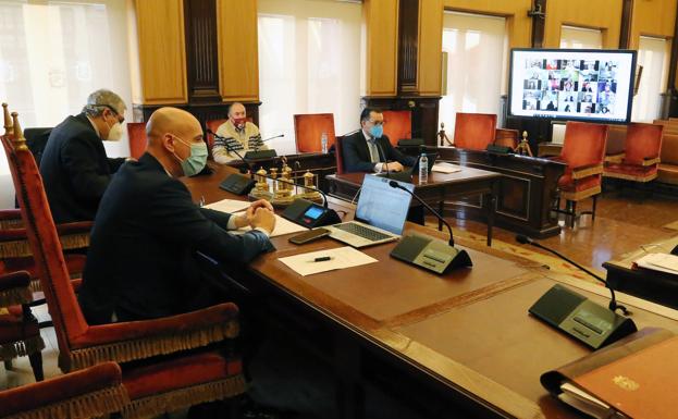 La Ciudad de León concede como «una obligación» la medalla de oro a la sanidad leonesa